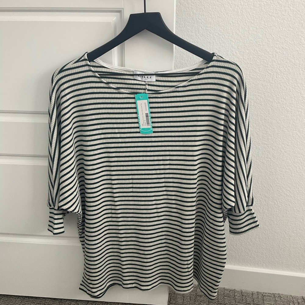 Nancy 3/4 Sleeve Crinkle Fabric Boatneck Top
